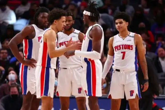 罗马诺：利物浦对伊萨克的首份报价为1.2亿镑+浮动（罗马诺：利物浦首报1.2亿英镑+浮动条款求购伊萨克）