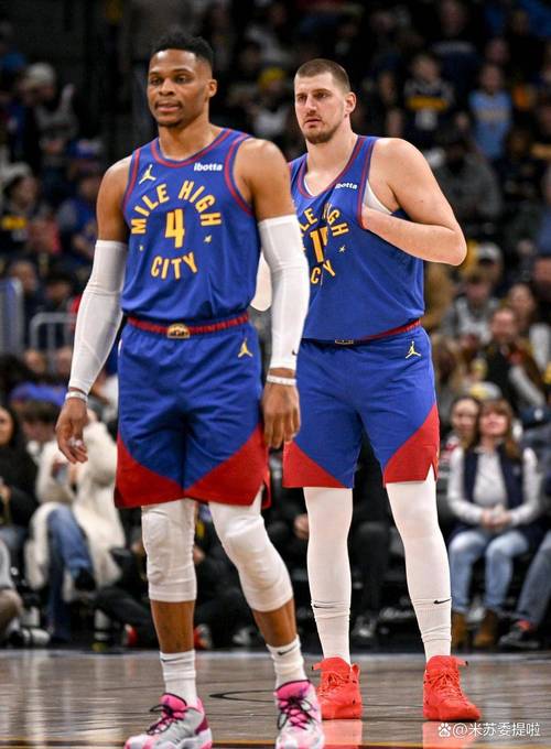 官方：邓弗里斯退出本期国家队集训，将直接返回俱乐部（官方宣布：邓弗里斯缺席本期国家队集训，随即返回俱乐部）