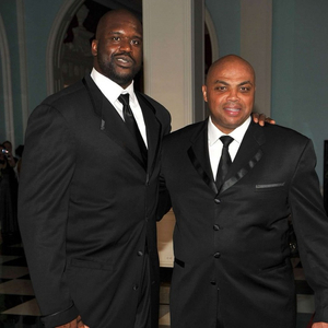 TA：皇马寻求引进后卫和中场；他们愿听取对罗德里戈的报价（TA：皇马寻觅后卫和中场补强，愿听取罗德里戈报价）